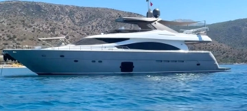 Ferretti 830 usado à venda