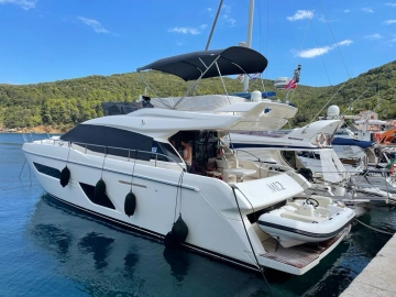 Ferretti 550 usado à venda