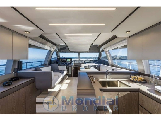Ferretti 550 usado à venda
