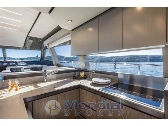 Ferretti 550 usado à venda