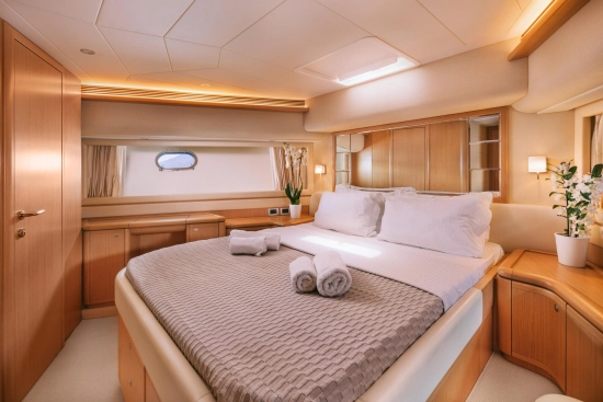 Ferretti 830 de segunda mano en venta