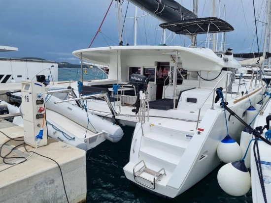 Lagoon 450 s usado à venda