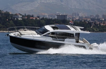 Sealine C335V usado à venda
