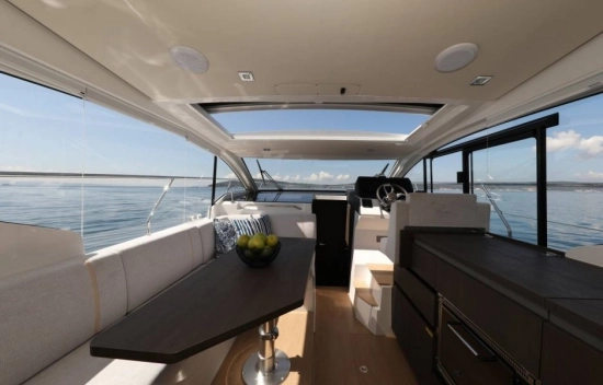 Sealine C335V de segunda mano en venta