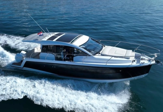 Sealine C335V de segunda mano en venta
