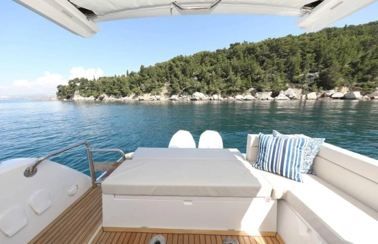 Sealine C335V de segunda mano en venta