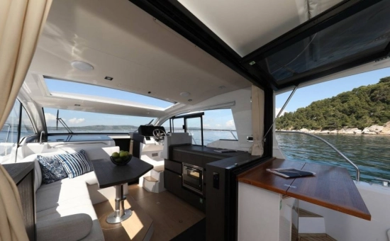Sealine C335V de segunda mano en venta