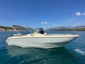 Invictus Yacht FX240 usado à venda