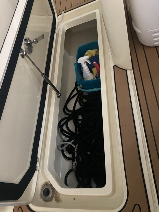 Invictus Yacht FX240 usado à venda