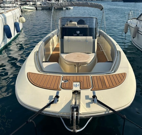 Invictus Yacht FX240 usado à venda