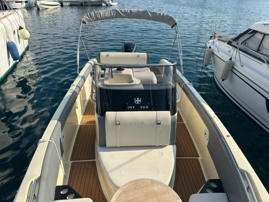 Invictus Yacht FX240 usado à venda