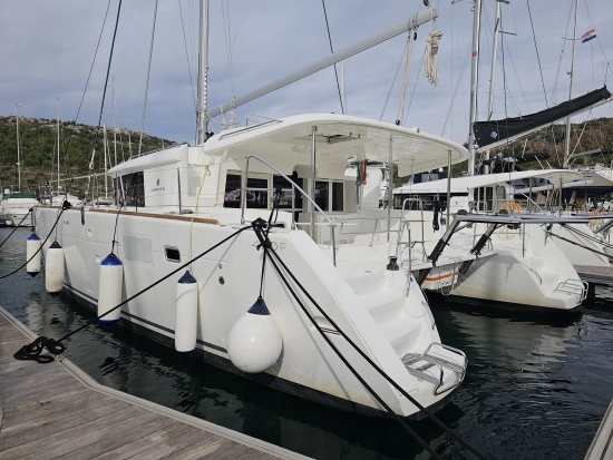 Lagoon 450 F usado à venda