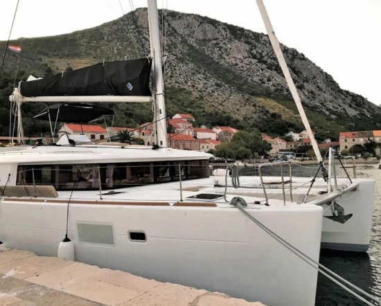 Lagoon 450 F usado à venda