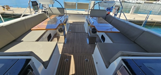 Beneteau Oceanis Yacht 62 usado à venda