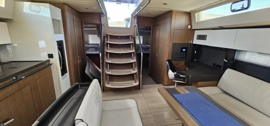 Beneteau Oceanis Yacht 62 usado à venda