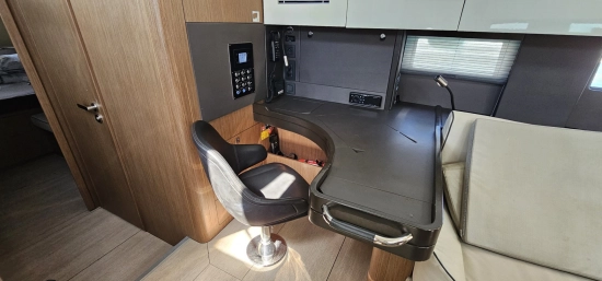 Beneteau Oceanis Yacht 62 usado à venda