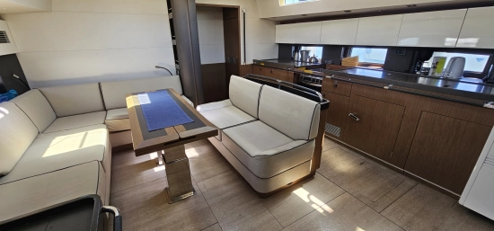Beneteau Oceanis Yacht 62 usado à venda