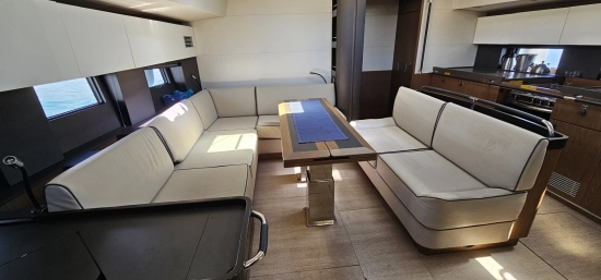 Beneteau Oceanis Yacht 62 usado à venda