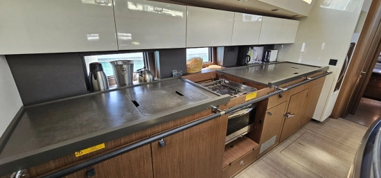 Beneteau Oceanis Yacht 62 usado à venda