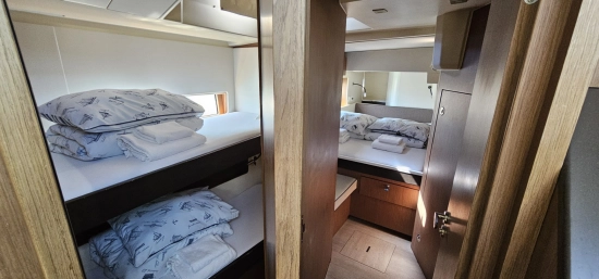 Beneteau Oceanis Yacht 62 usado à venda