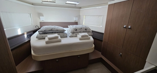 Beneteau Oceanis Yacht 62 usado à venda