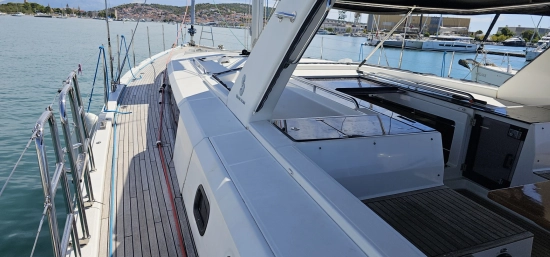 Beneteau Oceanis Yacht 62 usado à venda