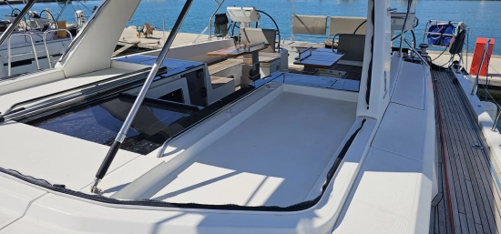 Beneteau Oceanis Yacht 62 usado à venda
