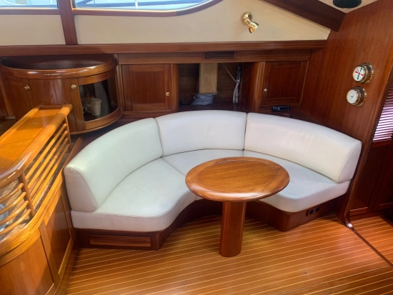 Lagoon Royal Pilot Saloon 65 usado à venda