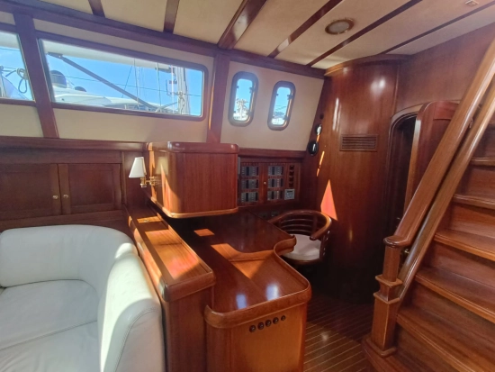Lagoon Royal Pilot Saloon 65 usado à venda