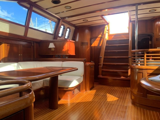 Lagoon Royal Pilot Saloon 65 usado à venda
