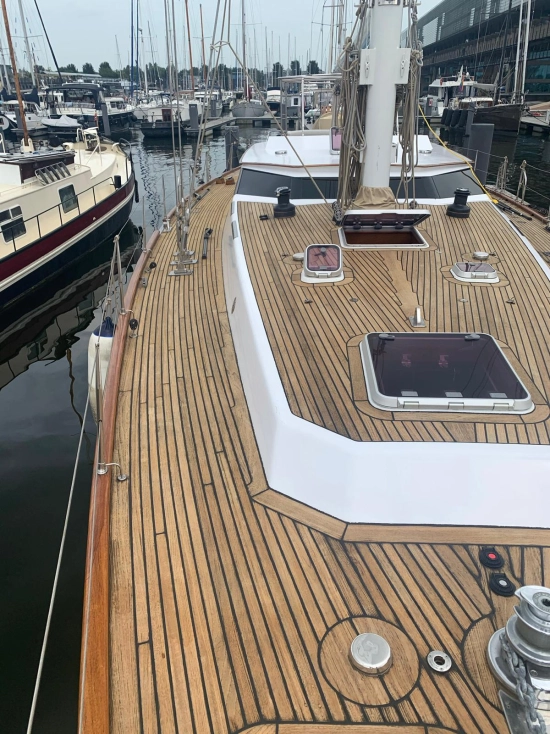 Lagoon Royal Pilot Saloon 65 usado à venda