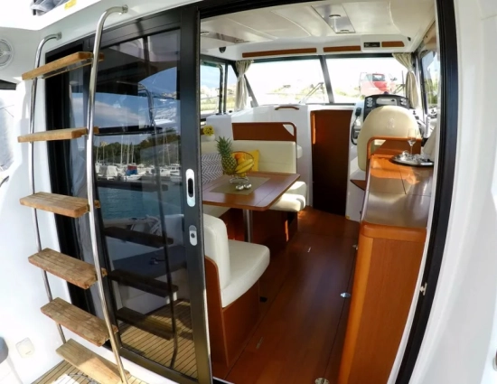 Beneteau Antares 30 FLY usado à venda