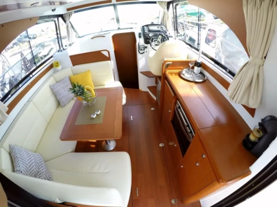 Beneteau Antares 30 FLY usado à venda