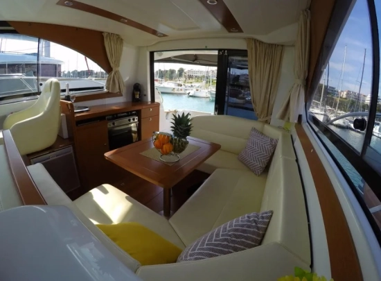 Beneteau Antares 30 FLY usado à venda