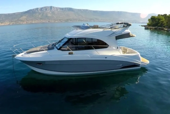 Beneteau Antares 30 FLY usado à venda