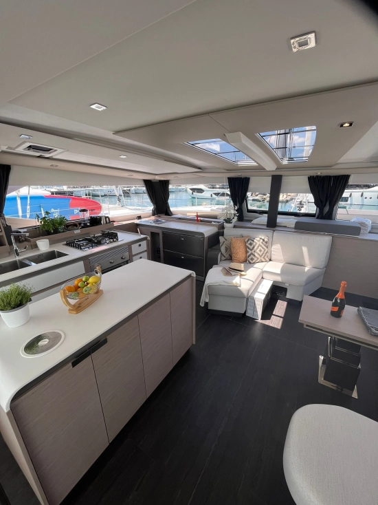 Fountaine Pajot Aura 51 usata in vendita