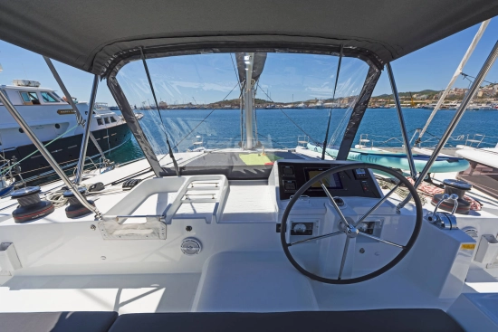 Lagoon 450F usado à venda