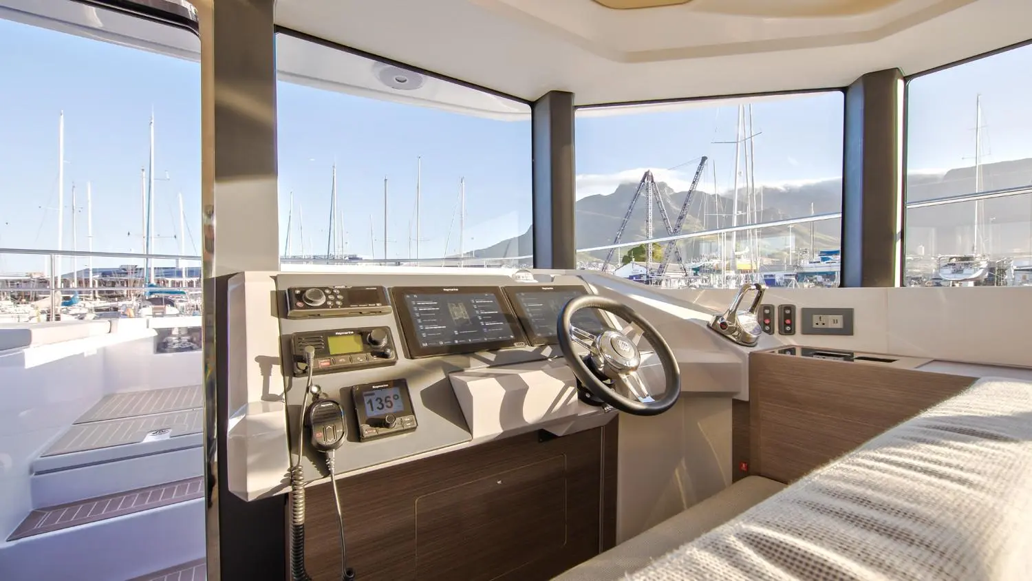 Leopard 53 Powercat usata in vendita