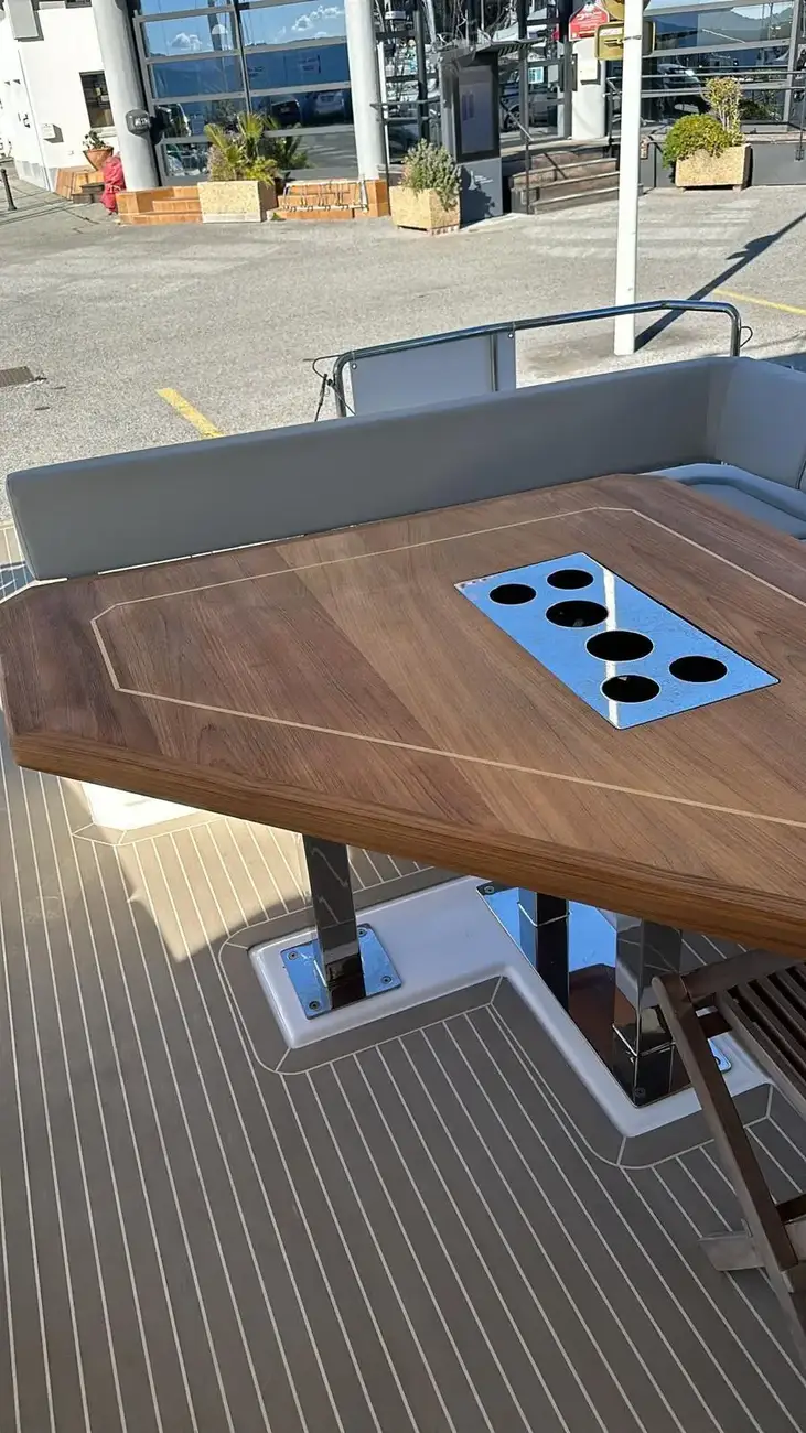 Leopard 53 Powercat usata in vendita