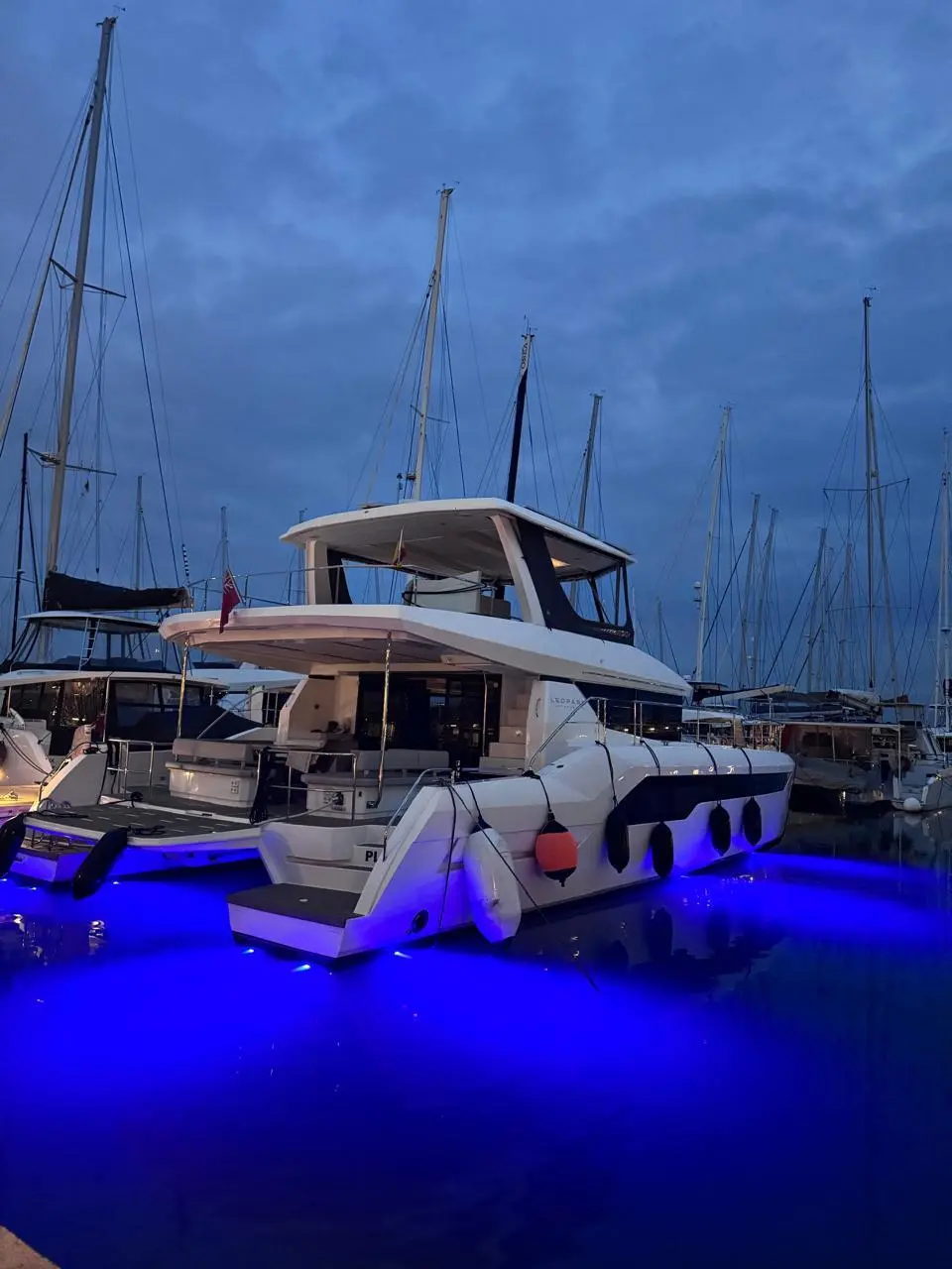 Leopard 53 Powercat usata in vendita