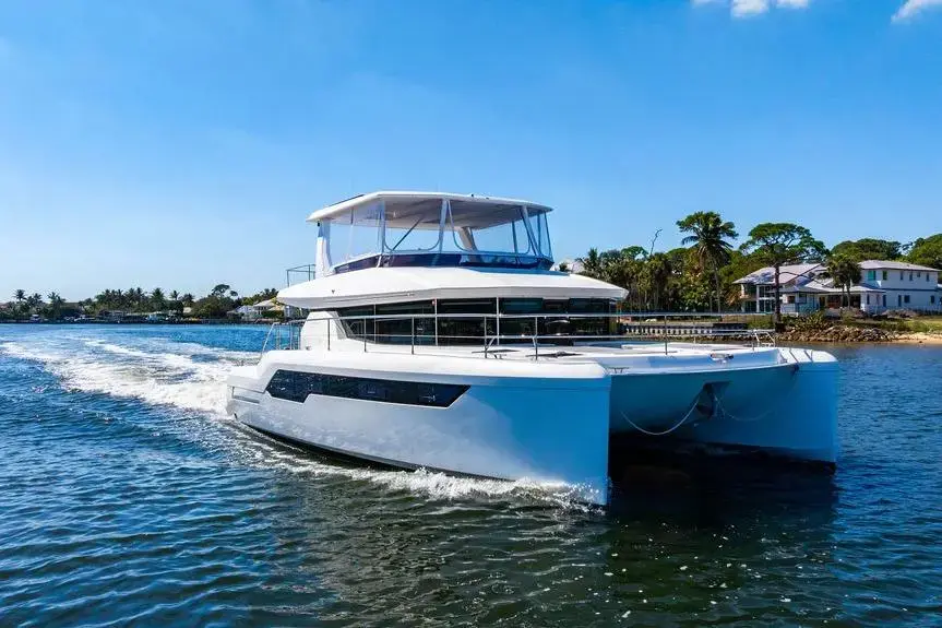 Leopard 53 Powercat usado à venda