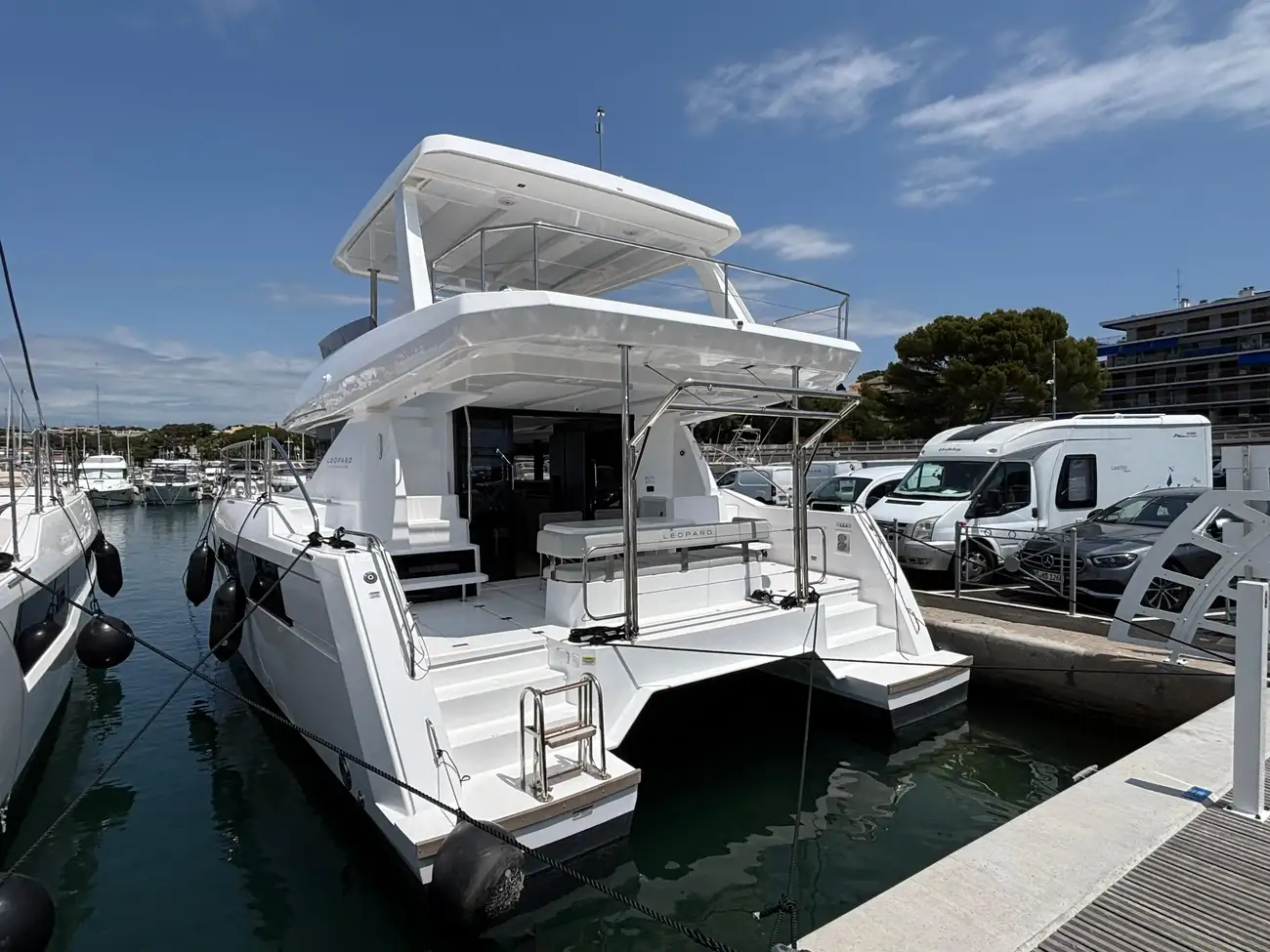 Leopard 40 Powercat usado à venda
