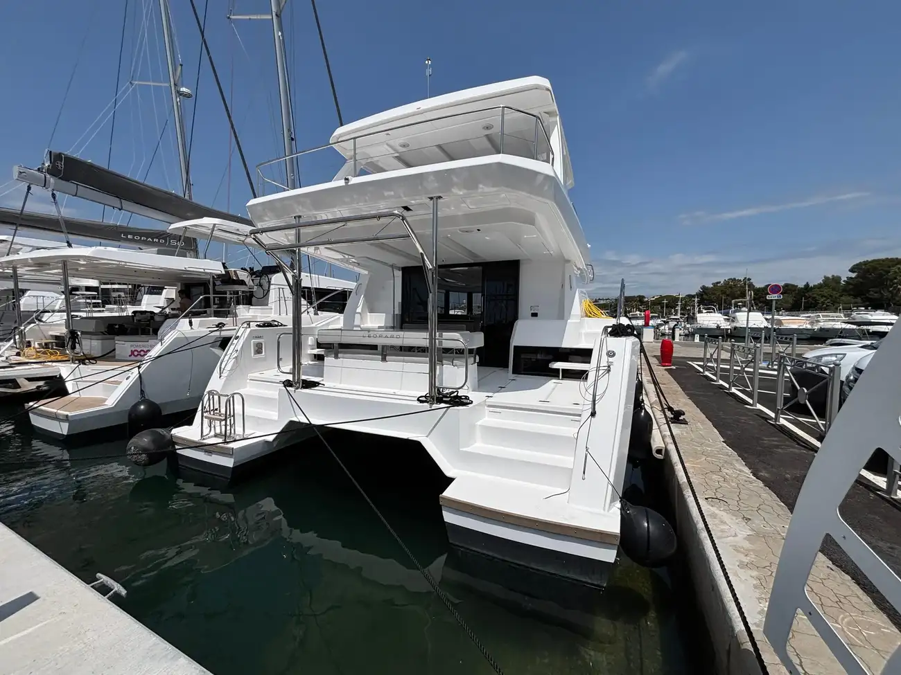 Leopard 40 Powercat usado à venda