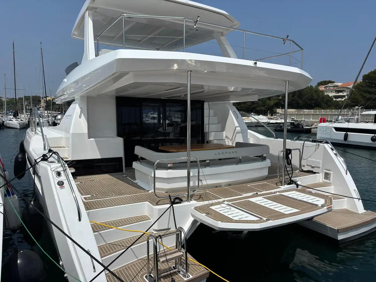 Leopard 46 Powercat usado à venda