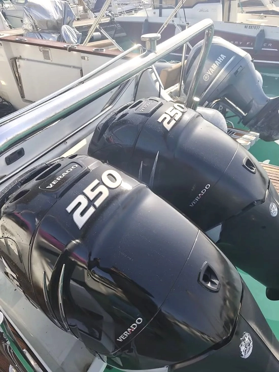 Beneteau Flyer 8.8 Sundeck usado à venda