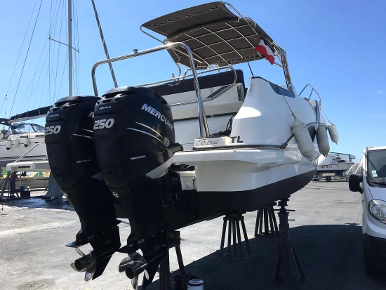 Beneteau Flyer 8.8 Sundeck usado à venda