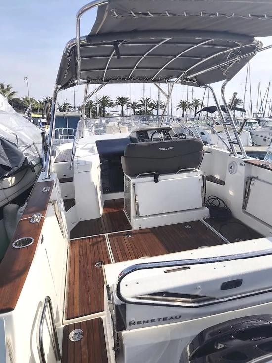 Beneteau Flyer 8.8 Sundeck usado à venda