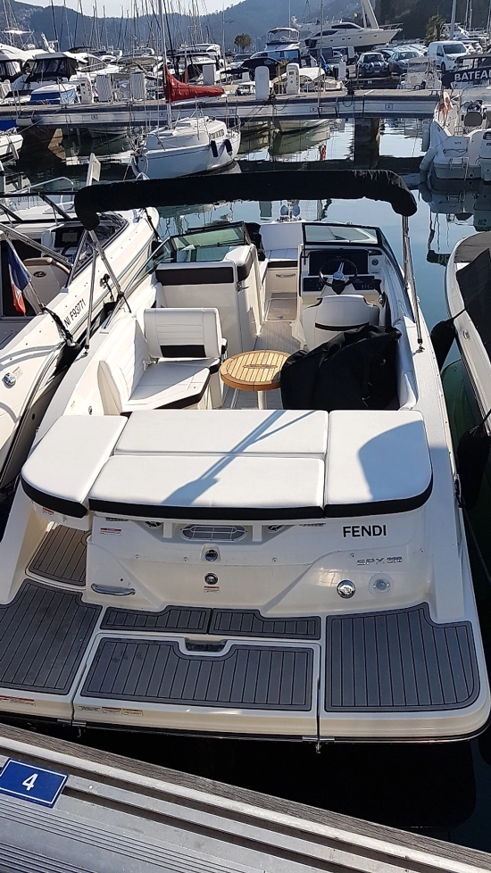 Sea Ray SPX 230 E usado à venda