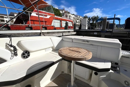 Sea Ray SPX 230 E usado à venda