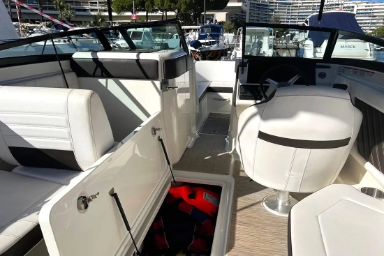 Sea Ray SPX 230 E usado à venda